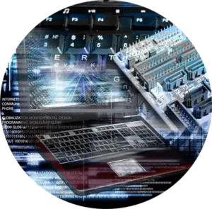 Technicien effectuant un dépannage informatique sur un ordinateur portable ouvert à Évreux